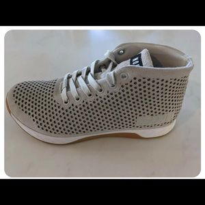 NOBULL DUST SUEDE MID TRAINERS W 9 or M 7.5